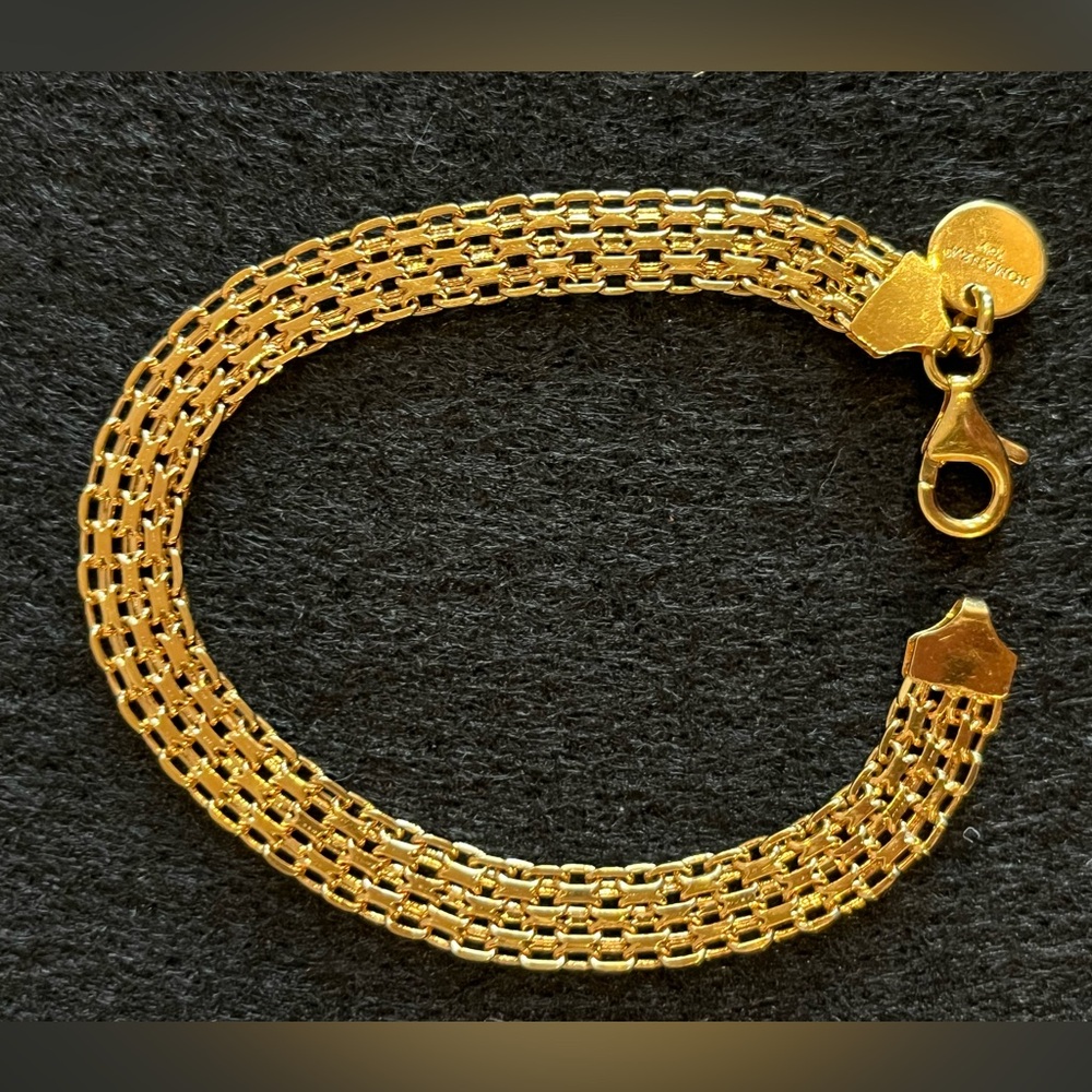 Elegant Gold Chain Bracelet